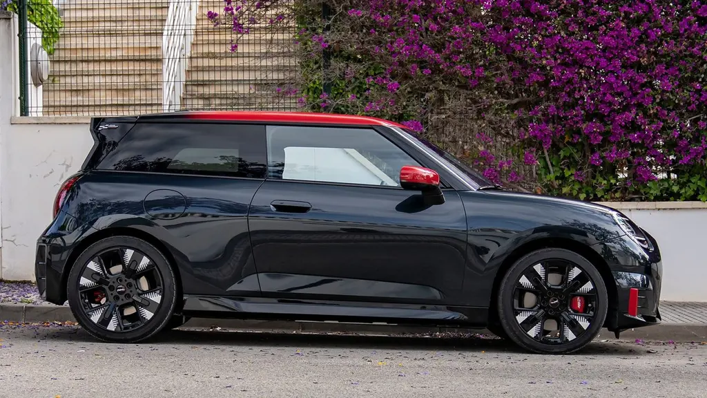 MINI Cooper 135kW E Monochrome 41kWh 3dr Auto